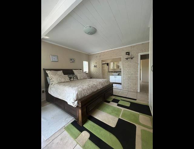 6 BEDROOM HOUSE FOR SALE IN YELLOWWOOD PARK